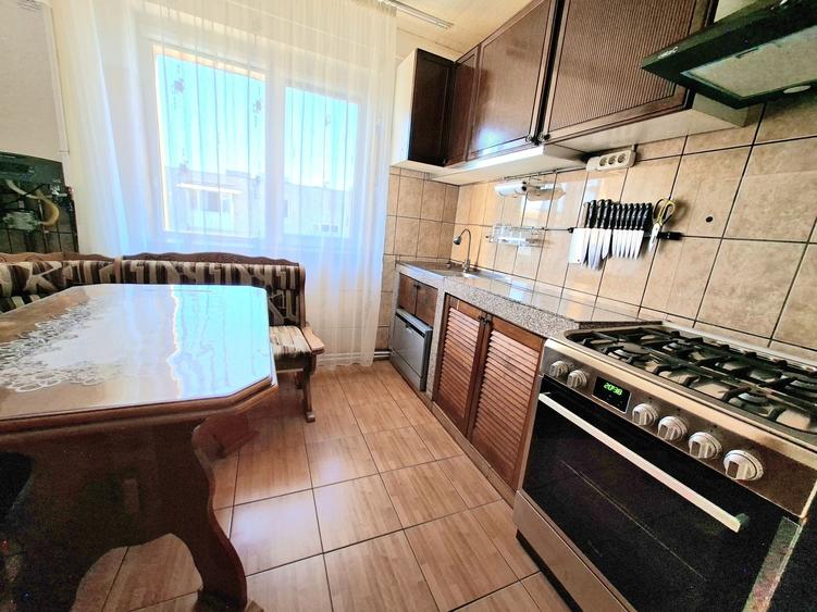 Proprietar, vand apartament 2 camere semidecomandat, Craiovita, 50 mp, etaj 4, centrala proprie, confort 1 - 5