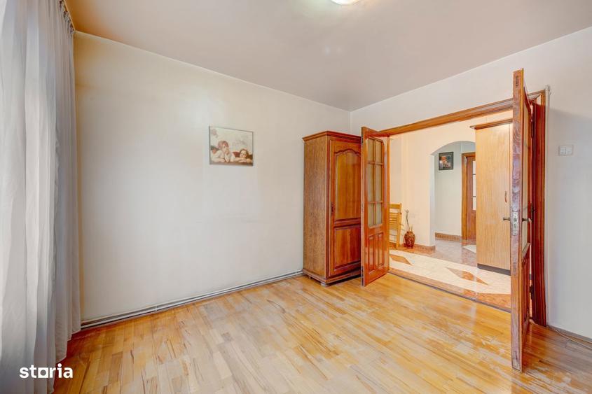 Apartament cu 4 camere în Decebal