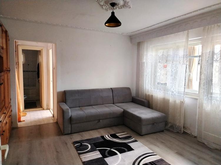 Apartament cu 2 camere semidecomandat, mobilat în Sud