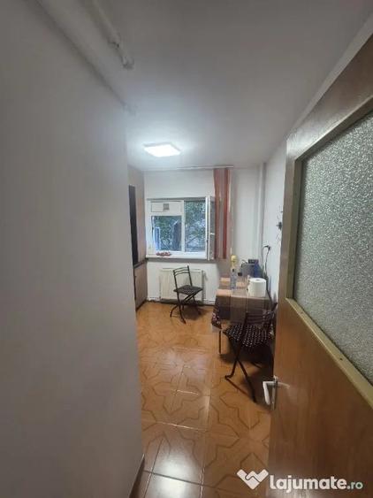 Apartament cu 3 camere decomandat în Exterior Vest