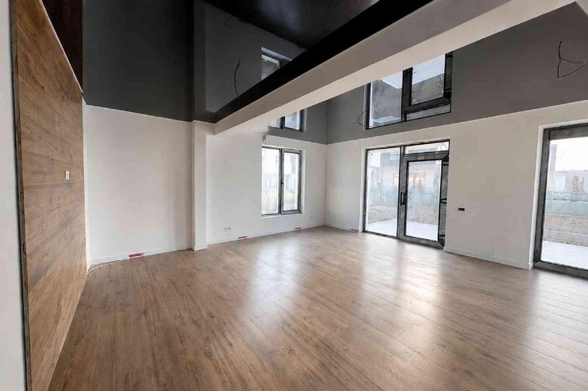 Casă individuală cu 5 camere cu Teren 406 Mp în Central