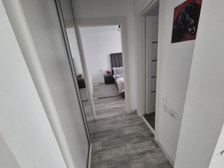 Apartament cu 3 camere semidecomandat, mobilat în Hipodrom