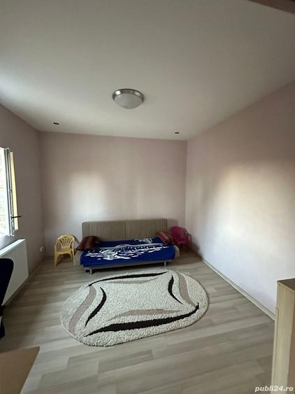 Casă cu 6 camere cu Teren 1498 Mp în Variaș