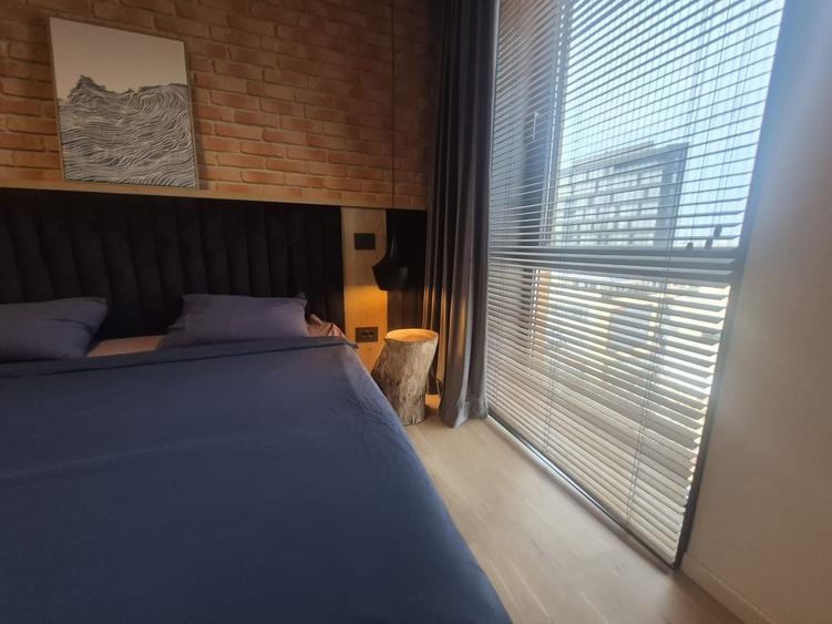 Apartament cu 3 camere semidecomandat, mobilat în Dacia