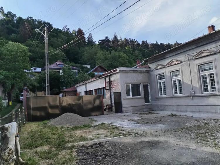 Casă cu 6 camere cu Teren 800 Mp în Central