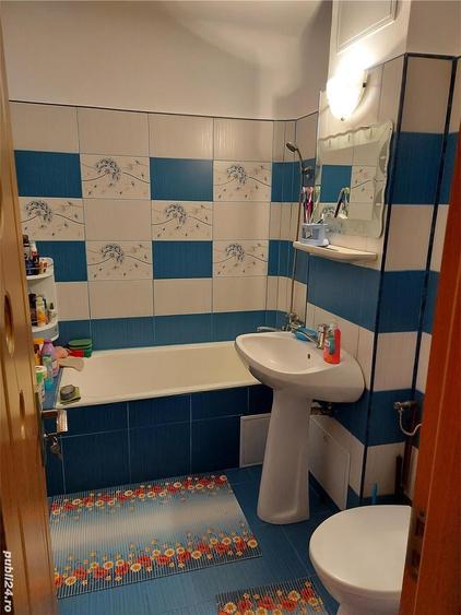 Apartament cu 3 camere decomandat în Rovine