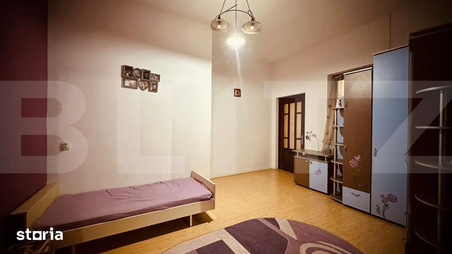 Casă cu 5 camere cu Teren 1000 Mp în Central