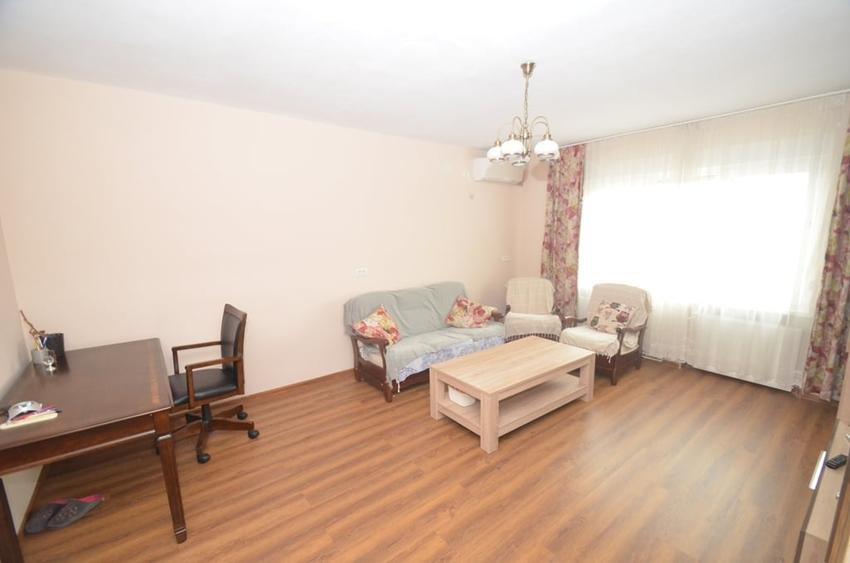 Apartament cu 3 camere decomandat în Bălcescu