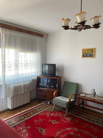 Apartament cu 3 camere semidecomandat în Central
