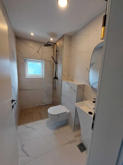 Apartament cu 4 camere decomandat în Central