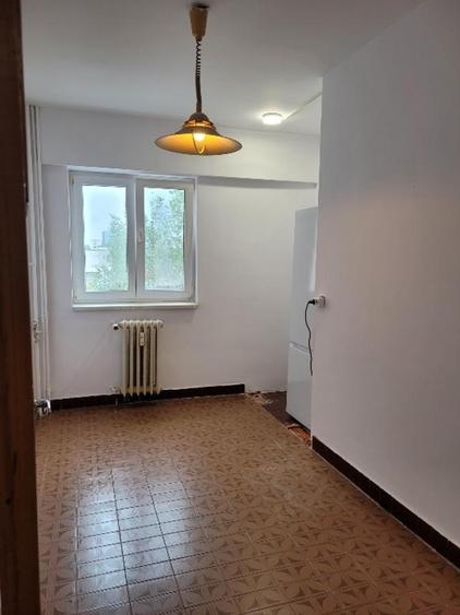 Apartament cu 4 camere decomandat, mobilat în P-ța Dorobanți