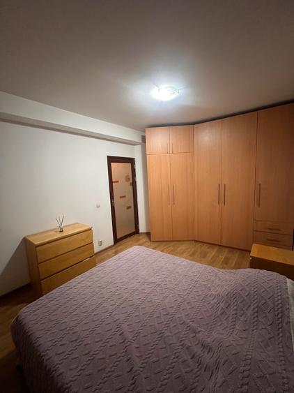 Apartament cu 2 camere semidecomandat în Jiului