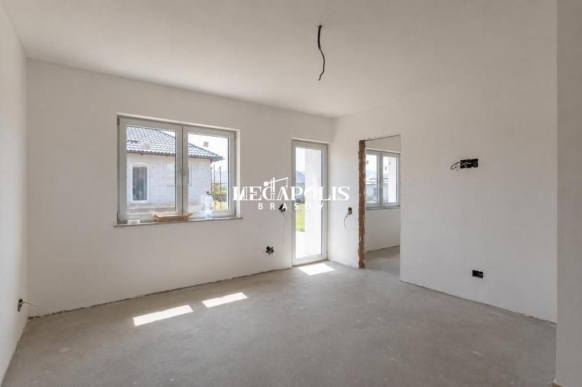 Duplex cu 4 camere cu Canalizare în Sânpetru