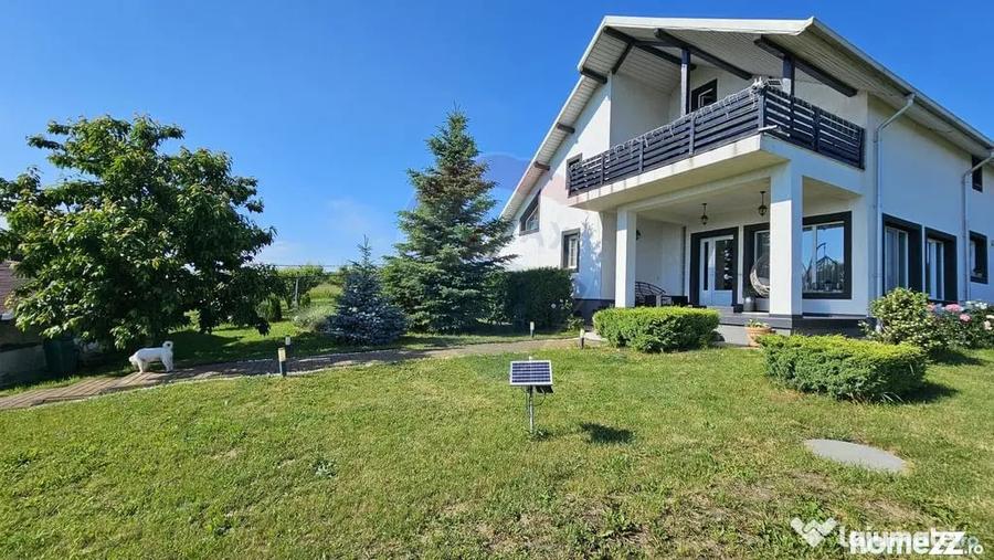 Casă cu 6 camere cu Teren 3614 Mp în Liteni (Moara)