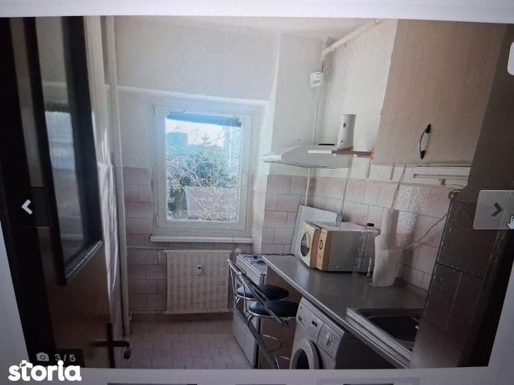 Garsonieră decomandată în Tei