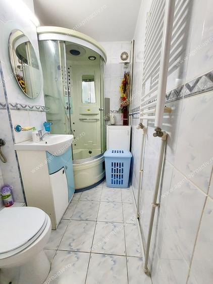 Apartament cu 3 camere semidecomandat în Micro 19