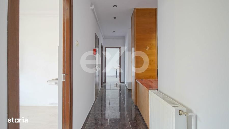 Apartament cu 5 camere decomandat în Astra