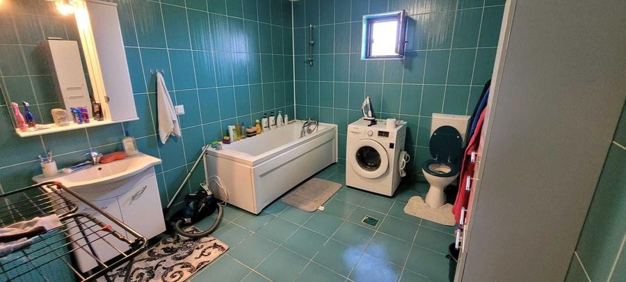 Casă cu 4 camere în Exterior Vest
