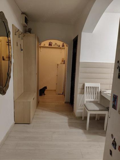 Apartament cu 3 camere semidecomandat în Lipovei