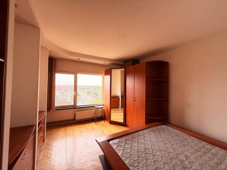 Apartament cu 3 camere decomandat în Spitalul Județean