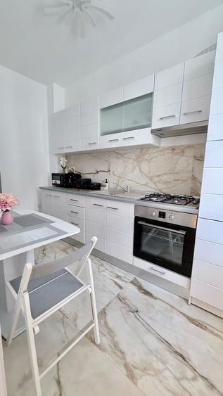 Apartament cu 2 camere decomandat, mobilat în Central