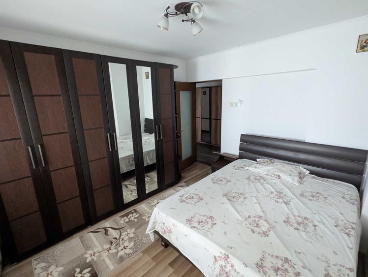 Inchiriez camera in apartament cu 3 camere, centru, langa UMF - 2