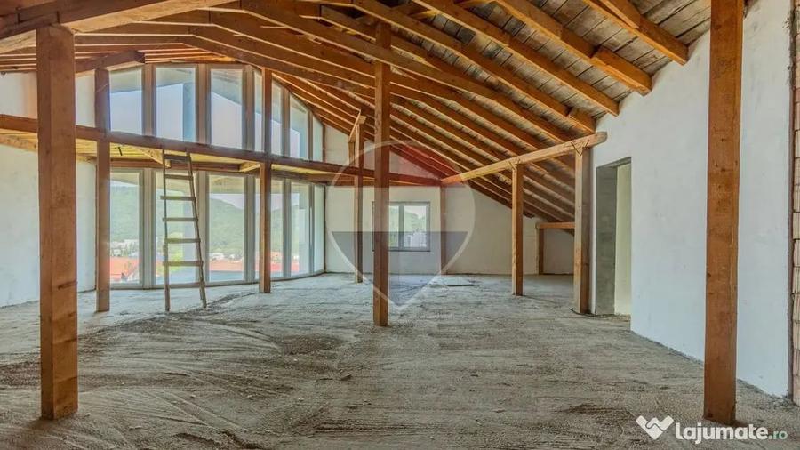 Casă cu 7 camere cu Teren 1322 Mp în Bunloc