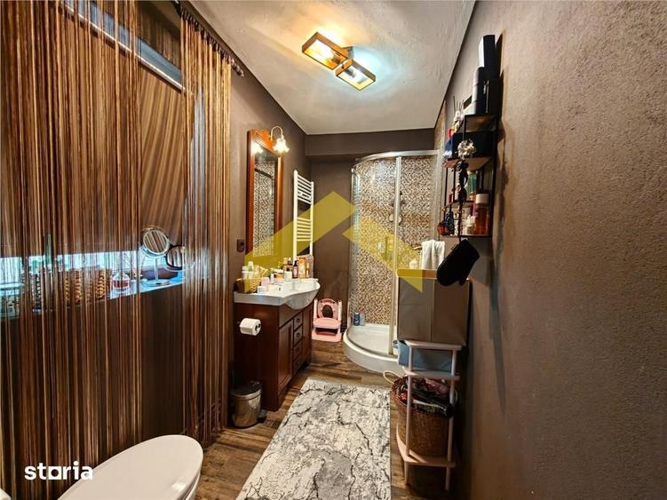 Casă cu 6 camere cu Teren 2142 Mp în Păuliș