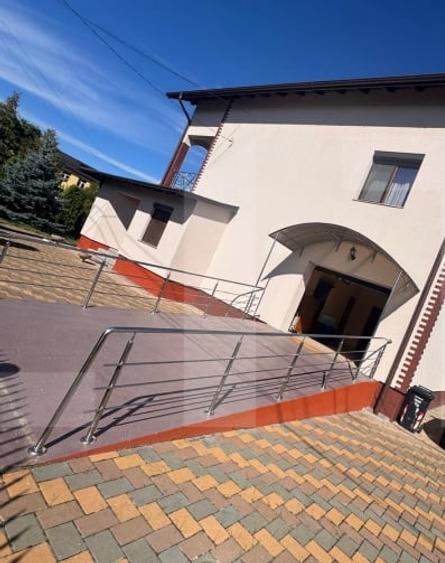 Casă individuală cu 10 camere cu Canalizare în Tudora