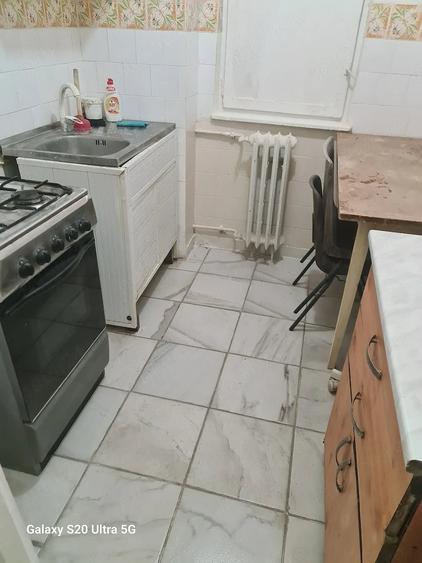 Apartament cu 3 camere decomandat în Circumvalațiunii