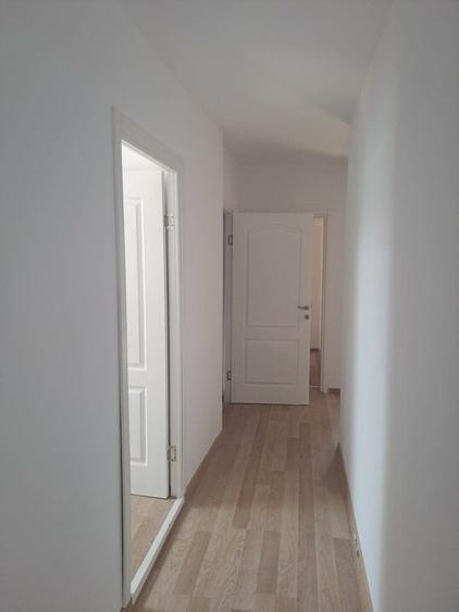 Casă individuală cu 10 camere cu Teren 450 Mp în Central