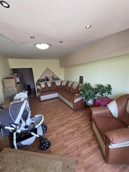 Apartament cu 4 camere decomandat în Rahova