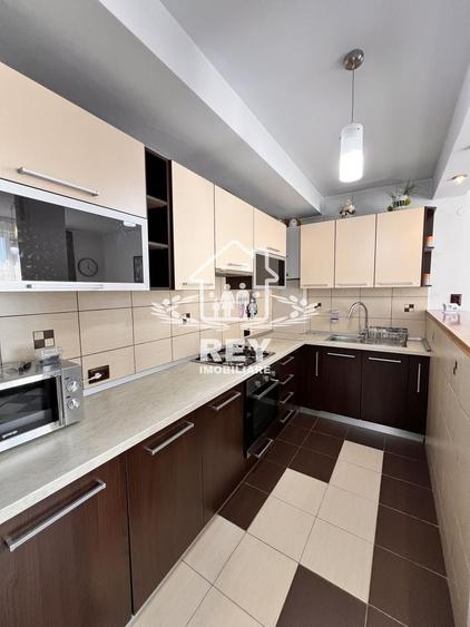Apartament cu 3 camere semidecomandat în Turnișor
