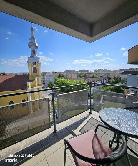 Apartament cu 4 camere semidecomandat în Nufărul