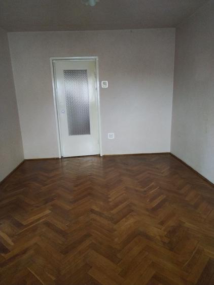 Apartament cu 3 camere semidecomandat în Ultracentral