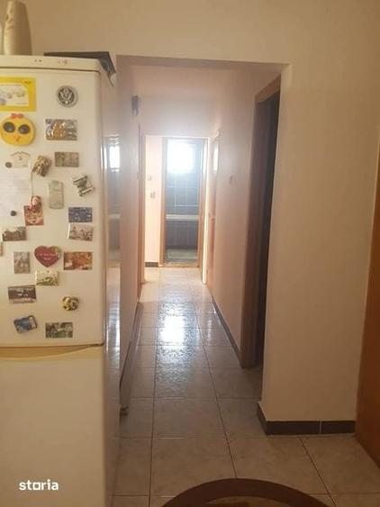 Apartament cu 3 camere decomandat în Tei
