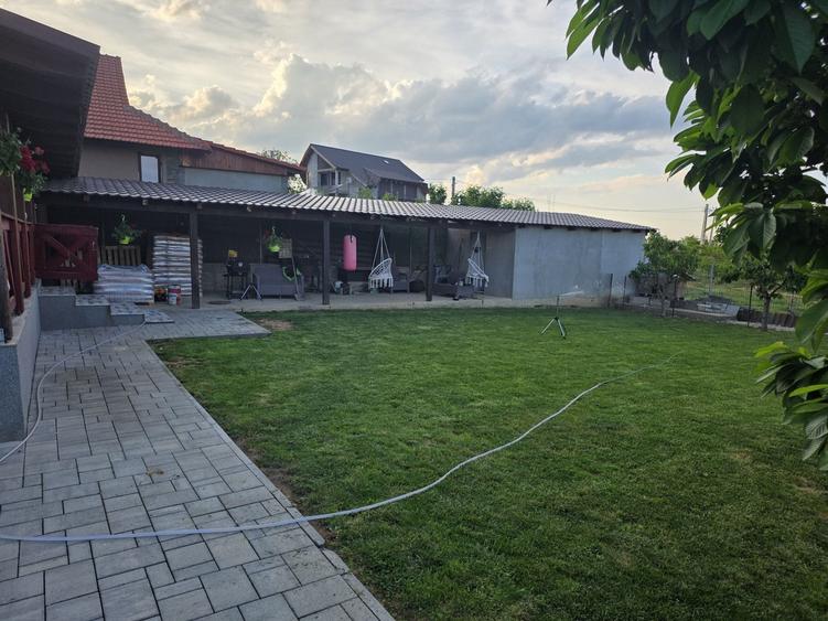 Casă cu 4 camere în Oncea