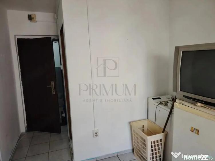 Garsonieră decomandată în Girocului