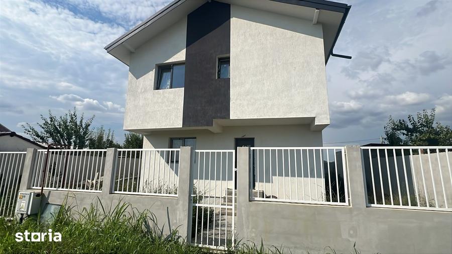 Casă cu 4 camere cu Teren 231 Mp în Vidra