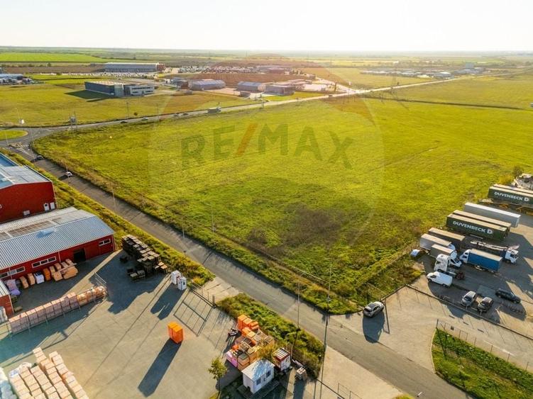 Teren Construcții intravilan de 10000 mp, în Sud