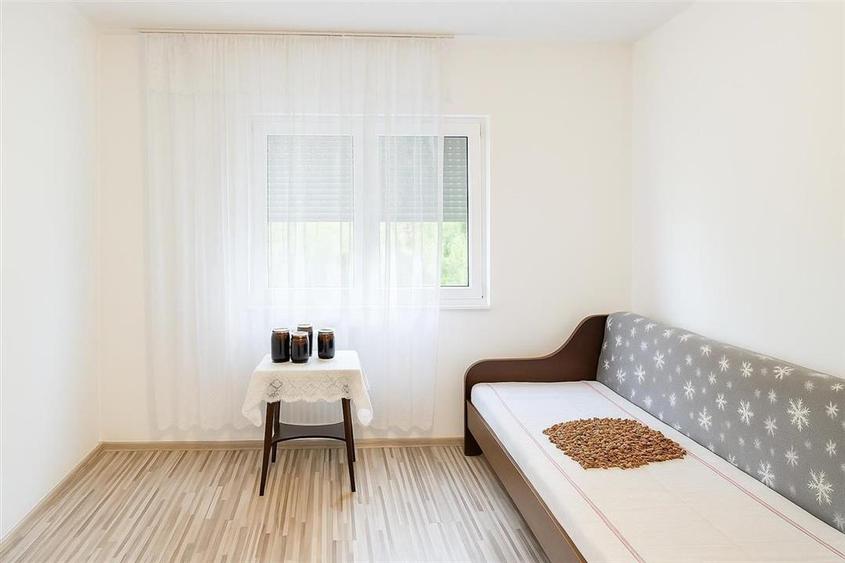 Apartament cu 4 camere decomandat în Nufărul