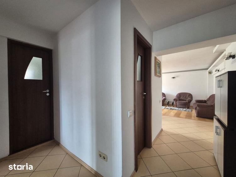 Apartament cu 3 camere decomandat, mobilat în Sud