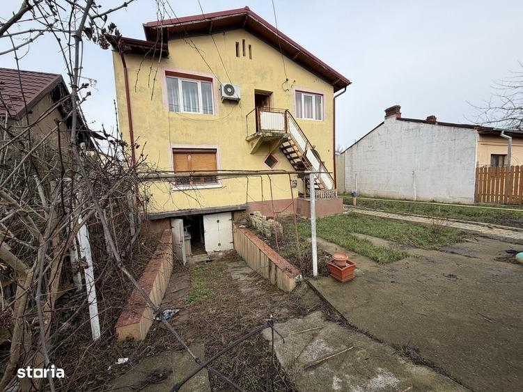 Casă cu 4 camere în Central
