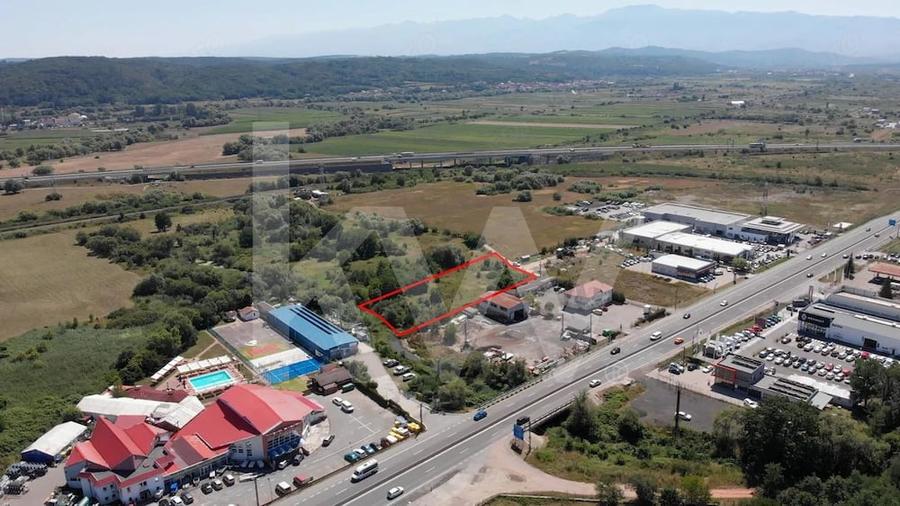 Teren de 5658 mp, în Central