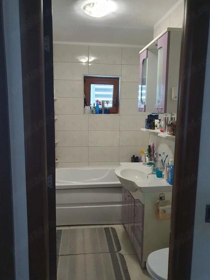 Apartament cu 4 camere decomandat, mobilat în Noua