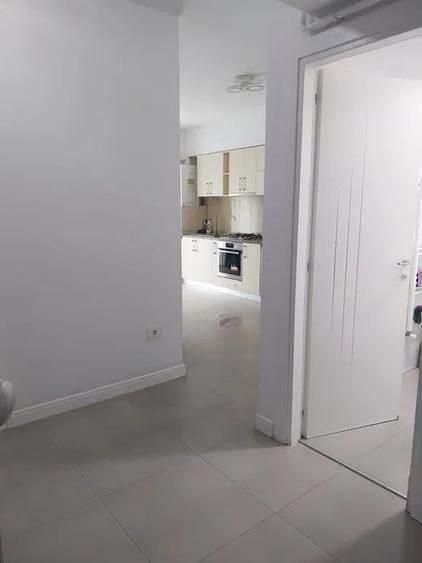 Garsonieră decomandată, mobilată în Podu Roș