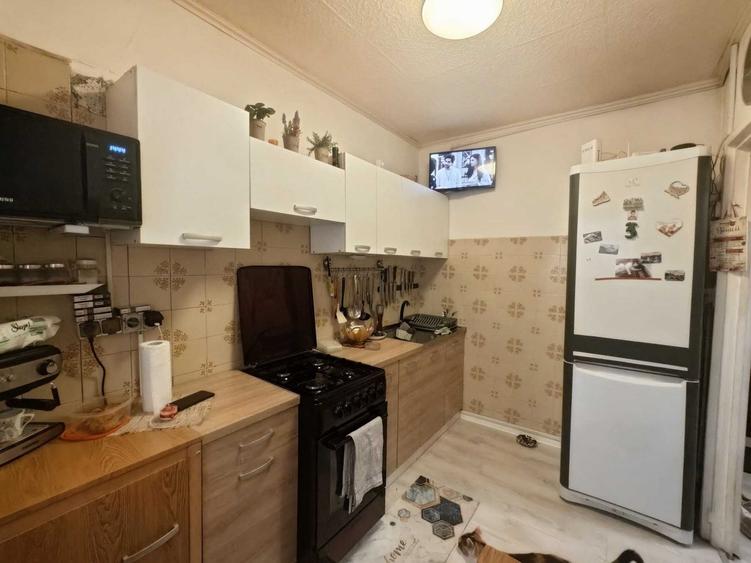 Apartament cu 3 camere decomandat în Giurgiului