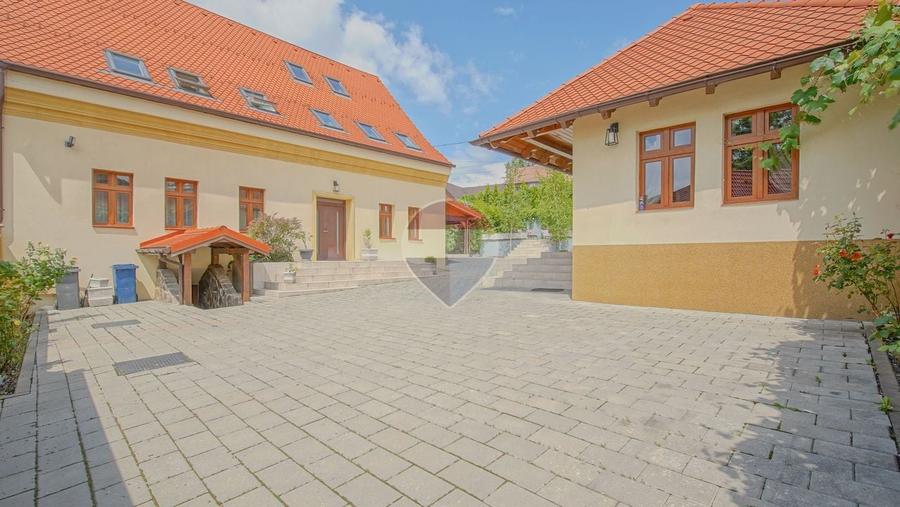 Casă individuală cu 8 camere cu Piscina în Baciu