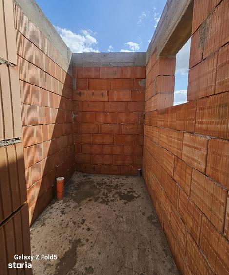 Casă cu 4 camere cu Teren 520 Mp în Nojorid