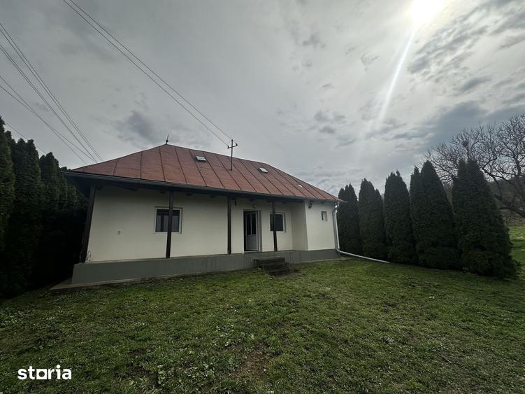 Casă cu 2 camere cu Teren 2700 Mp în Mica